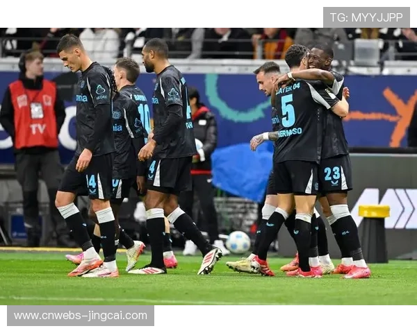 勒沃库森4-0大胜对手延续全胜战绩，继续领跑德甲积分榜